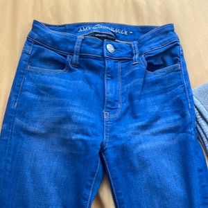 American Eagle skinny blue jeans